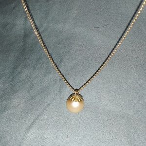 Vintage pearl pendant necklace on thin gold chain